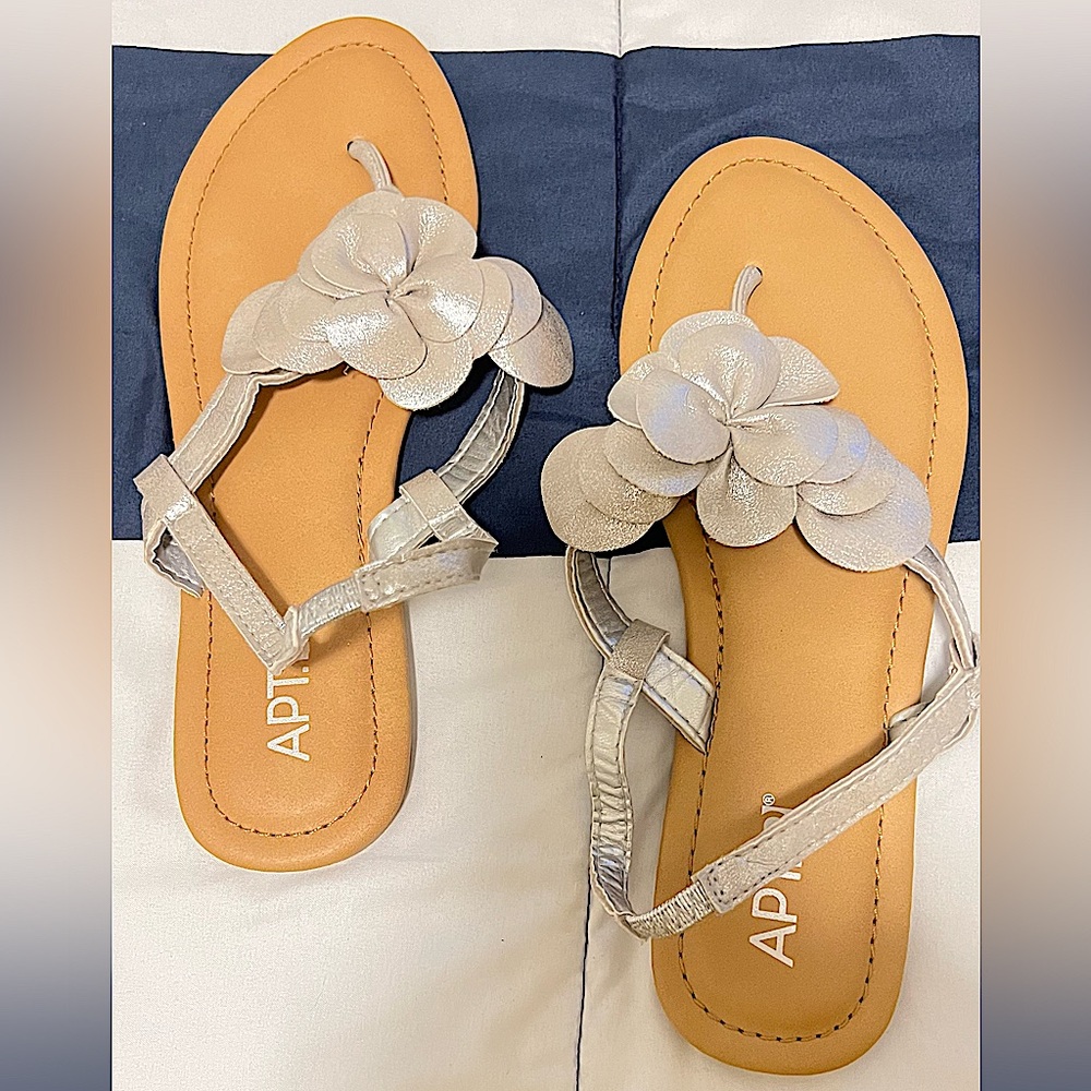 Super cute silver flower sandals. Never worn. Women med 7/8. Flat heel.